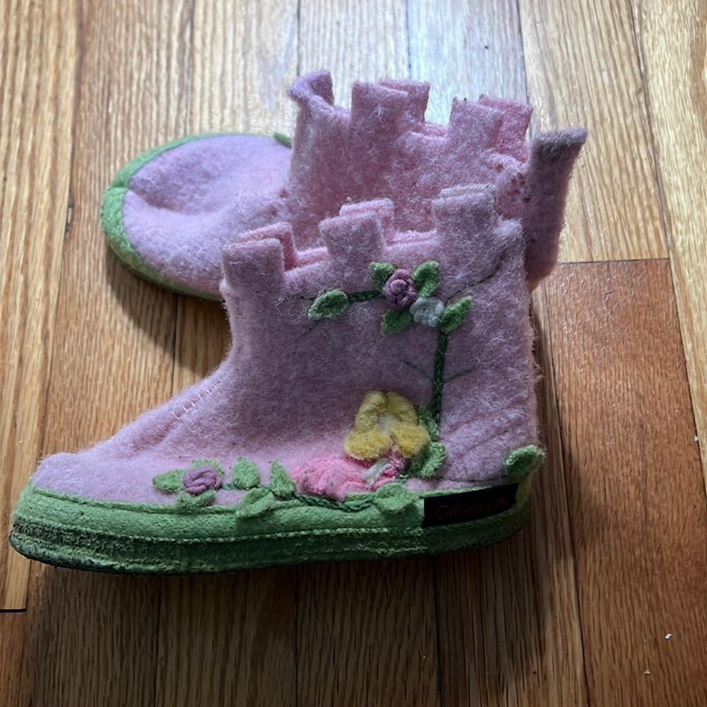 Giesswein Pink and Green Kids Castle Slippers